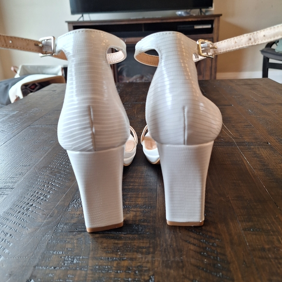 NWOT Chinese Laundry White Textured Heels - Picture 4 of 13
